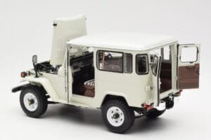 Toyota Land Cruiser FJ40 Van Weiss Kyosho 1:18 08971W Metall – Bild 5 von 8