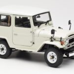 Toyota Land Cruiser FJ40 Van Weiss Kyosho 1:18 - image 6 of 8