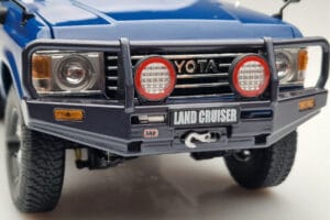 Toyota Land Cruiser 60 Blau Mit Optionalem Zubehör Kyosho 1:18 08956XBL Metall – Bild 8 von 11