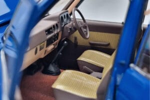 Toyota Land Cruiser 60 Blau Mit Optionalem Zubehör Kyosho 1:18 08956XBL Metall – Bild 10 von 11