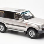 Toyota Land Cruiser HDJ80 Beige Metallic Otto 1:18 - image 4 of 6