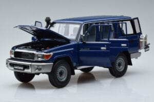 Toyota Land Cruiser J76 Blau Almost Real 1:18 870101 Metall – Bild 2 von 7