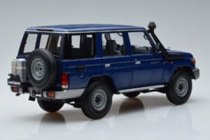 Toyota Land Cruiser J76 Blau Almost Real 1:18 870101 Metall – Bild 3 von 7