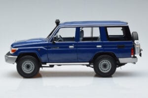 Toyota Land Cruiser J76 Blau Almost Real 1:18 870101 Metall – Bild 4 von 7