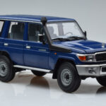 Toyota Land Cruiser J76 Blau Almost Real 1:18 - image 5 of 7