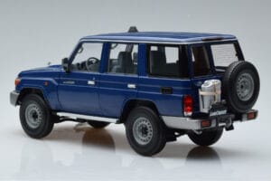 Toyota Land Cruiser J76 Blau Almost Real 1:18 870101 Metall – Bild 6 von 7