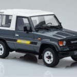 Toyota Land Cruiser LJ73 Grau Otto 1:18 - image 4 of 6