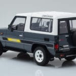 Toyota Land Cruiser LJ73 Grau Otto 1:18 - image 5 of 6