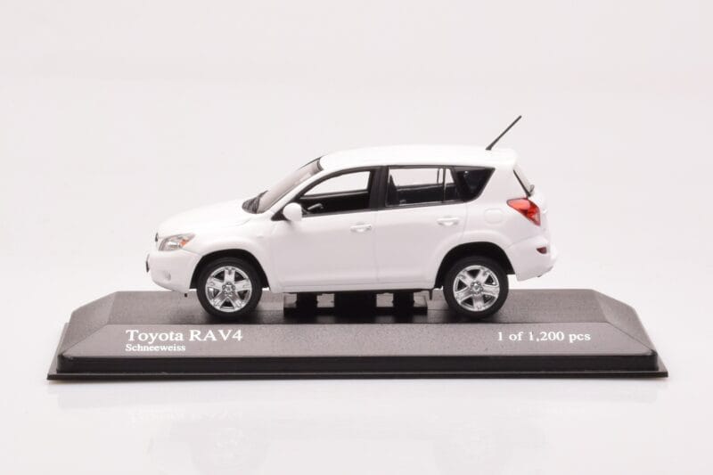 Toyota RAV4 XA30 Weiss Minichamps 1:43