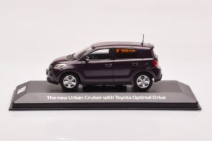 Toyota Urban Cruiser Violett Metallic Minichamps 1:43