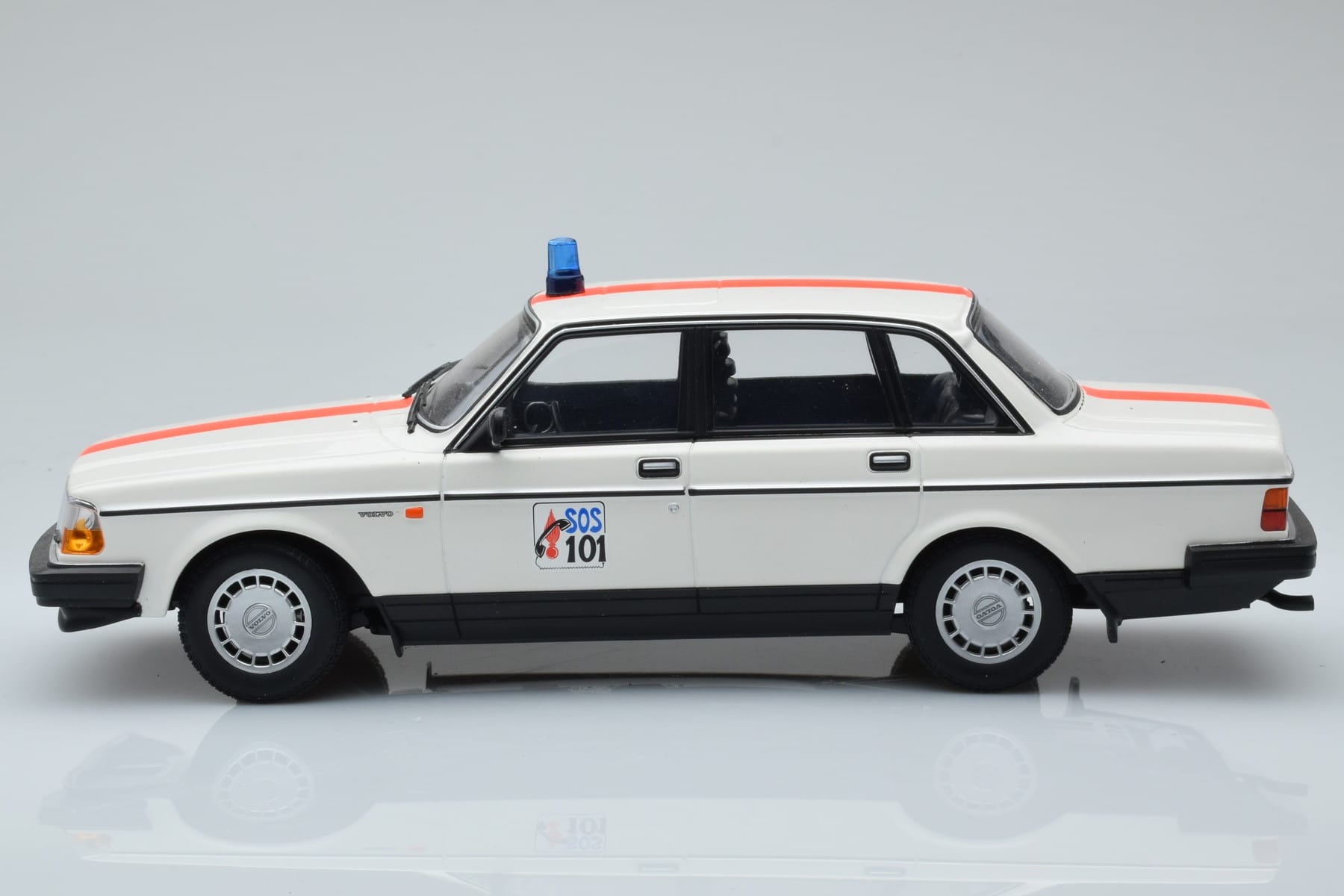 Volvo 240 GL Polizei Belgien Minichamps 1:18 155171492 Metall – Bild 3 von 6