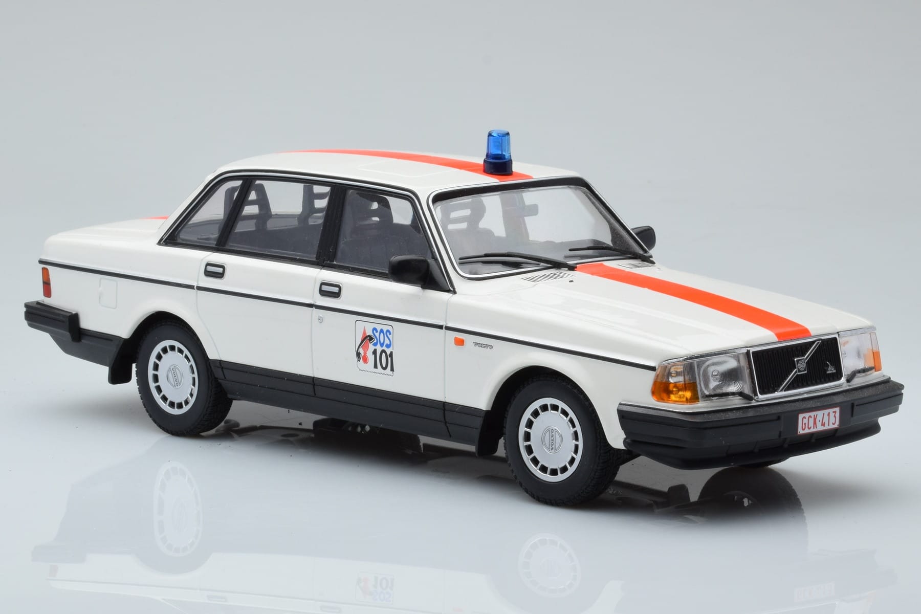 Volvo 240 GL Polizei Belgien Minichamps 1:18 155171492 Metall – Bild 4 von 6