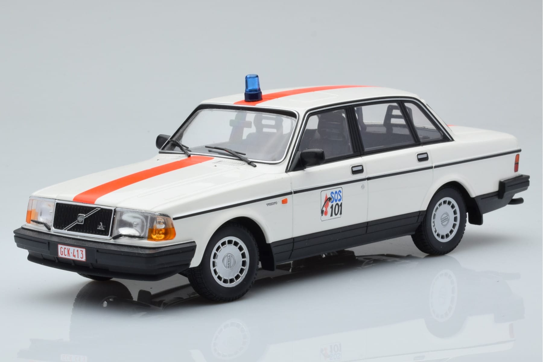 Volvo 240 GL Polizei Belgien Minichamps 1:18 155171492 Metall