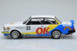 Volvo 240 Turbo Beckers #33 Andersson / Petersson / Linder ETCC Zolder 1985 IXO 1:18 18RMC105B Metall – Bild 3 von 6