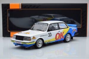 Volvo 240 Turbo Beckers #33 Andersson / Petersson / Linder ETCC Zolder 1985 IXO 1:18 18RMC105B Metall – Bild 6 von 6