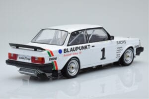 Volvo 240 Turbo IPS Racing Blaupunkt #1 P. Stureson DTM Zolder 1986 IXO 1:18 18RMC106 Metall – Bild 2 von 6