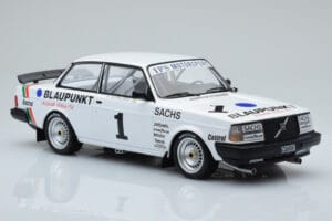 Volvo 240 Turbo IPS Racing Blaupunkt #1 P. Stureson DTM Zolder 1986 IXO 1:18 18RMC106 Metall – Bild 4 von 6