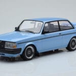 Volvo 240 Turbo Hellblau IXO 1:18