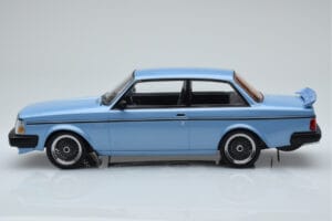 Volvo 240 Turbo Hellblau IXO 1:18 18MCC090 Metall – Bild 3 von 6