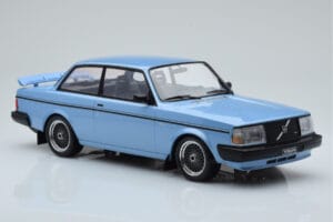 Volvo 240 Turbo Hellblau IXO 1:18 18MCC090 Metall – Bild 4 von 6