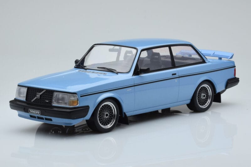 Volvo 240 Turbo Hellblau IXO 1:18