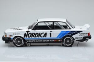 Volvo 240 Turbo Nordica #1 J. Cecotto / A. Olafsson ETCC Brno 1986 IXO 1:18 18RMC087 Metall – Bild 3 von 6