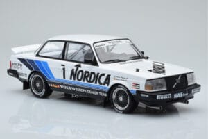Volvo 240 Turbo Nordica #1 J. Cecotto / A. Olafsson ETCC Brno 1986 IXO 1:18 18RMC087 Metall – Bild 4 von 6