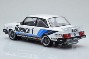 Volvo 240 Turbo Nordica #1 J. Cecotto / A. Olafsson ETCC Brno 1986 IXO 1:18 18RMC087 Metall – Bild 5 von 6