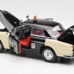 Volvo P121 Polizei Revell 1:18 - image 5 of 8