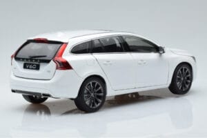 Volvo V60 D3 Crystal Weiss FAW 1:18 9430840 Metall – Bild 3 von 7