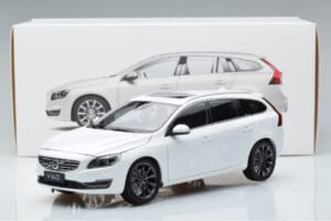 Volvo V60 D3 Crystal Weiss FAW 1:18 9430840 Metall – Bild 7 von 7