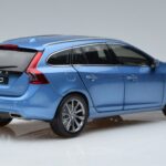 Volvo V60 D3 Power Blau FAW 1:18 9430839 Metall - image 3 of 7