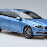 Volvo V60 D3 Power Blau FAW 1:18 9430839 Metall - image 5 of 7