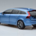 Volvo V60 D3 Power Blau FAW 1:18 9430839 Metall - image 6 of 7