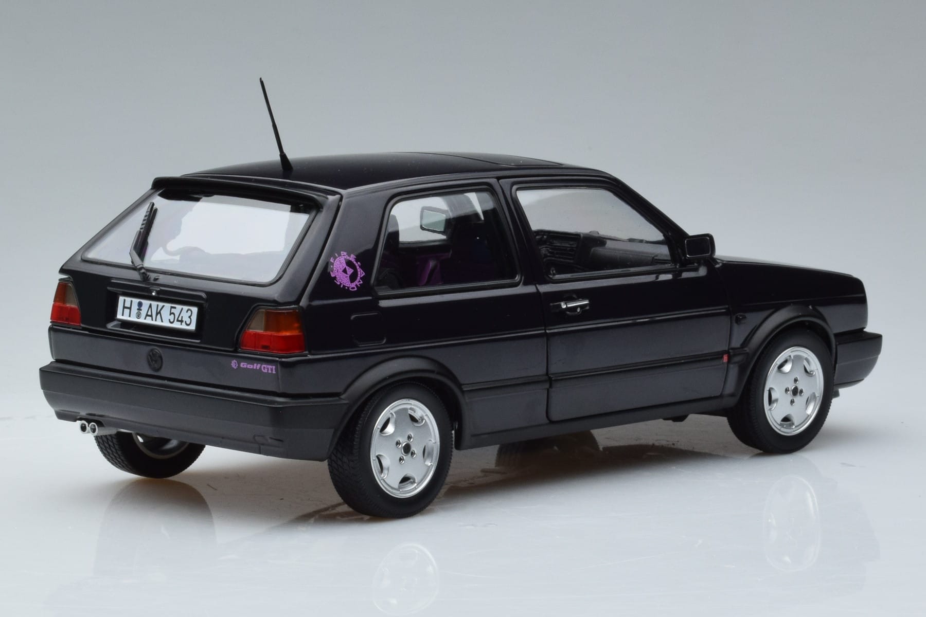 Volkswagen Golf GTI Mk2 Fire and Ice Lila Norev 1:18 188558 Metall – Bild 3 von 7