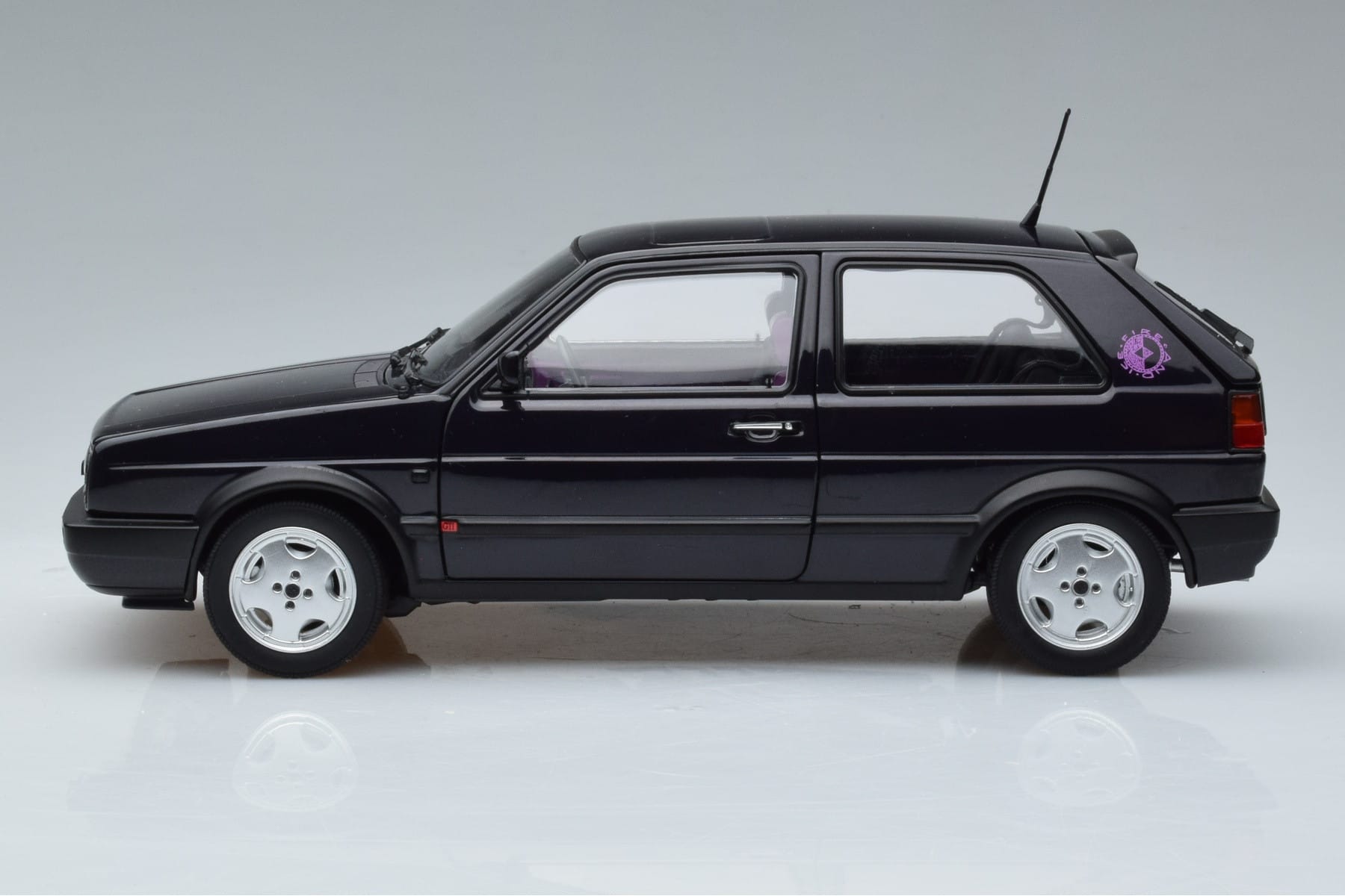 Volkswagen Golf GTI Mk2 Fire and Ice Lila Norev 1:18 188558 Metall – Bild 4 von 7