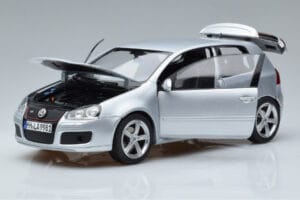 Volkswagen Golf GTI Mk5 Pirelli Edition Silber Norev 1:18 188425 Metall – Bild 2 von 7