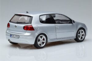 Volkswagen Golf GTI Mk5 Pirelli Edition Silber Norev 1:18 188425 Metall – Bild 3 von 7
