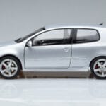 Volkswagen Golf GTI Mk5 Pirelli Edition Silber Norev 1:18 188425 Metall - image 4 of 7