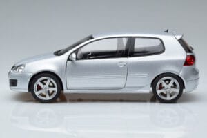 Volkswagen Golf GTI Mk5 Pirelli Edition Silber Norev 1:18 188425 Metall – Bild 4 von 7