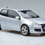 Volkswagen Golf GTI Mk5 Pirelli Edition Silber Norev 1:18 188425 Metall - image 5 of 7