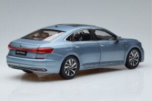 Volkswagen Passat B8 Blau FAW 1:18 ZVF000003A Metall – Bild 3 von 7