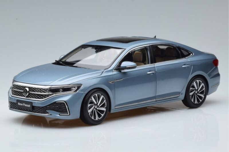 Volkswagen Passat B8 Blau FAW 1:18 ZVF000003A Metall