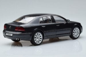 Volkswagen Phaeton V6 Mazeppa Grau Kyosho 1:18 08831MBK Metall – Bild 3 von 9
