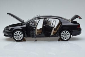 Volkswagen Phaeton V6 Mazeppa Grau Kyosho 1:18 08831MBK Metall – Bild 4 von 9