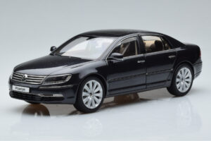 Volkswagen Phaeton V6 Mazeppa Grau Kyosho 1:18