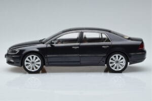 Volkswagen Phaeton V6 Mazeppa Grau Kyosho 1:18 08831MBK Metall – Bild 5 von 9