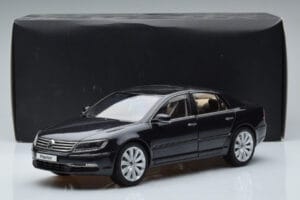Volkswagen Phaeton V6 Mazeppa Grau Kyosho 1:18 08831MBK Metall – Bild 9 von 9