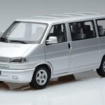 Volkswagen T4b Transporter Caravelle Minibus Schuco 1:18 450041500 Metall