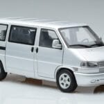 Volkswagen T4b Transporter Caravelle Minibus Schuco 1:18 450041500 Metall - image 6 of 8